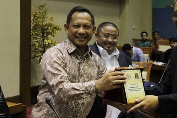 Santoso Tertembak, Tito...