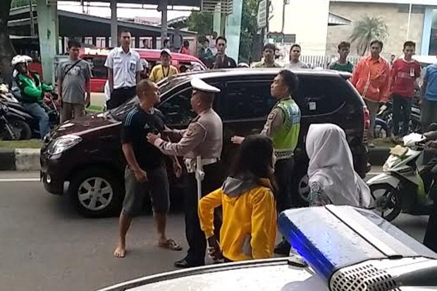 Marah Kena Tilang, Oknum...
