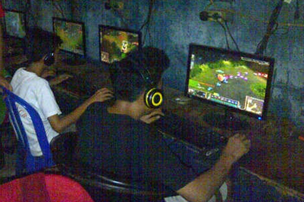 Warnet di Razia, Belasan...