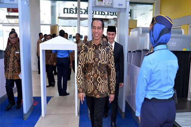 Jokowi Resmikan Terminal...