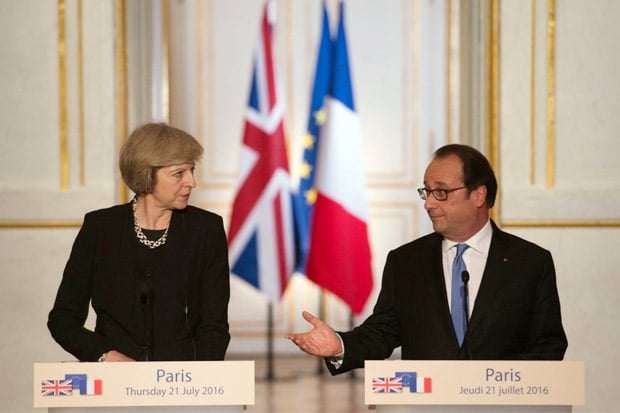 Hollande kepada May:...