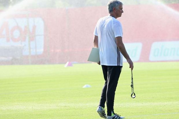 Mourinho Ingin Datangkan...