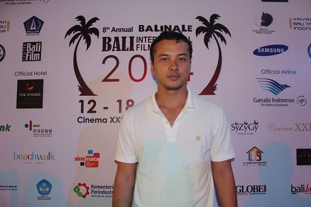 Nicholas Saputra Bawa...