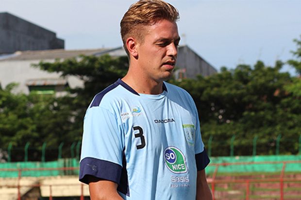 Ke Bandung, Pemain Belanda...