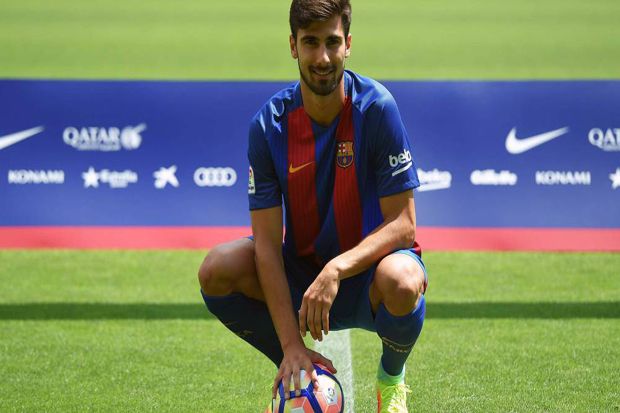 Resmi Jadi Anggota Barcelona,...
