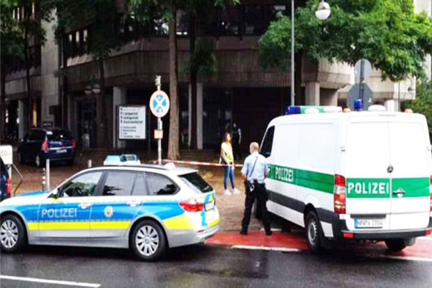 Cologne Lockdown! Armed...