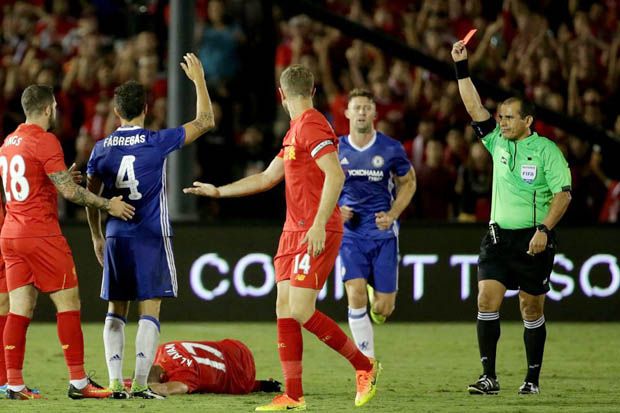 Kena Kartu Merah, Fabregas...
