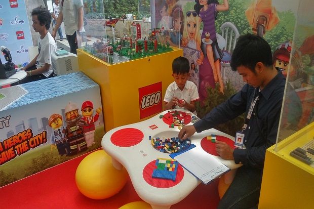 Serunya Menyusun Lego...