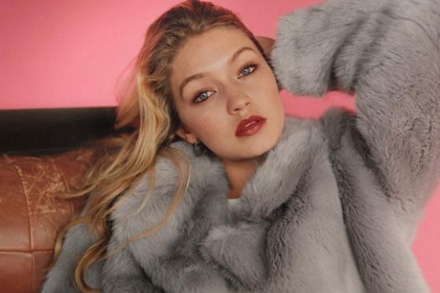 Gigi Hadid Gunakan Maskara...