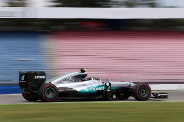 Rosberg Cetak Hat-trick,...