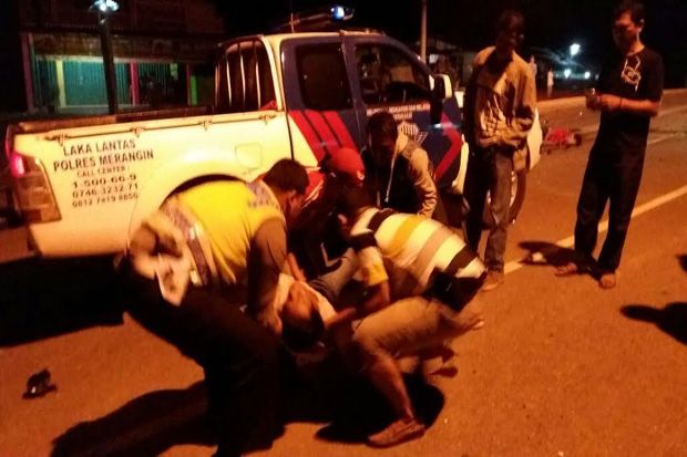 Tabrak Truk Muatan Sawit,...