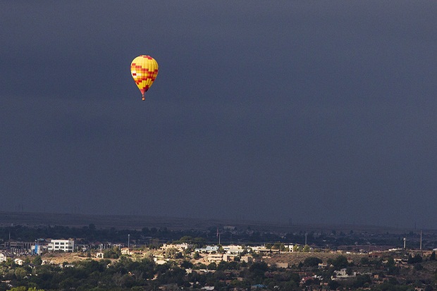 Balon Udara Terbakar...