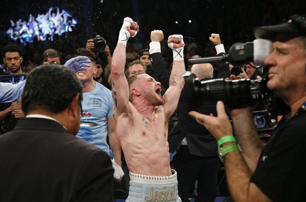 Carl Frampton Curi Sabuk...