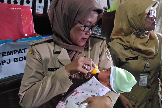 Bayi Perempuan Dibuang...