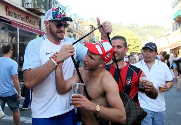 Tyson Fury Janji Traktir...