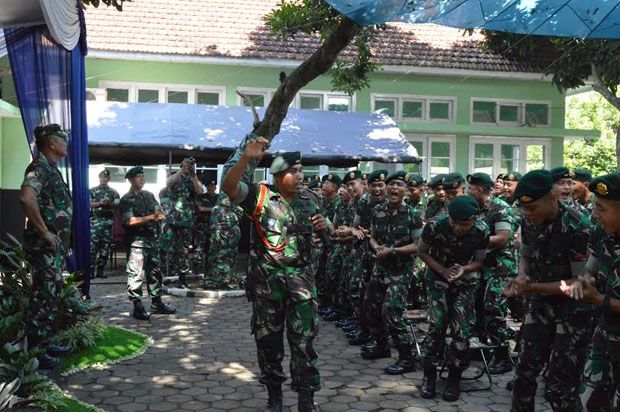 Tembak Santoso, Prajurit...