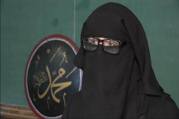 Kenakan Busana Muslim,...
