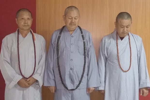 Tiga Biksu asal China...