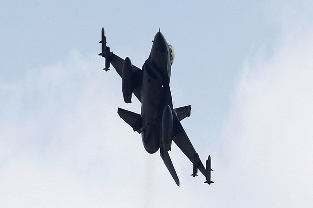 Bahan Bakar Habis, F-16...