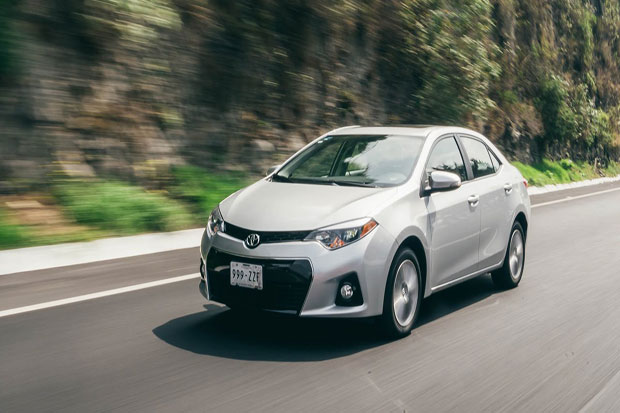 Tahun 2016 Toyota Corolla...