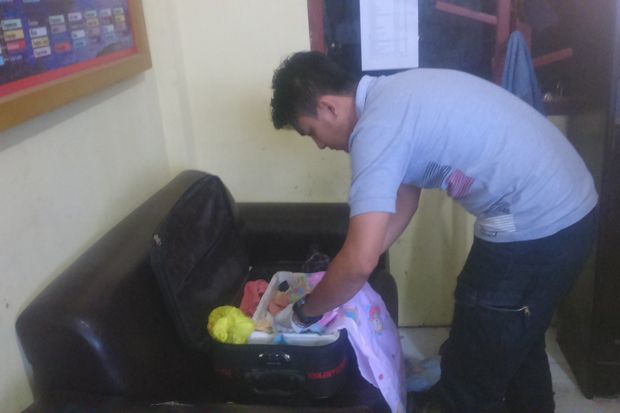 Polisi Periksa Penumpang...