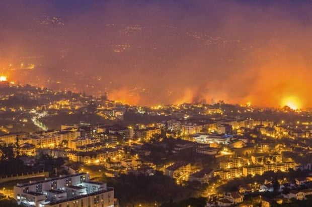 Kebakaran Hebat Landa...