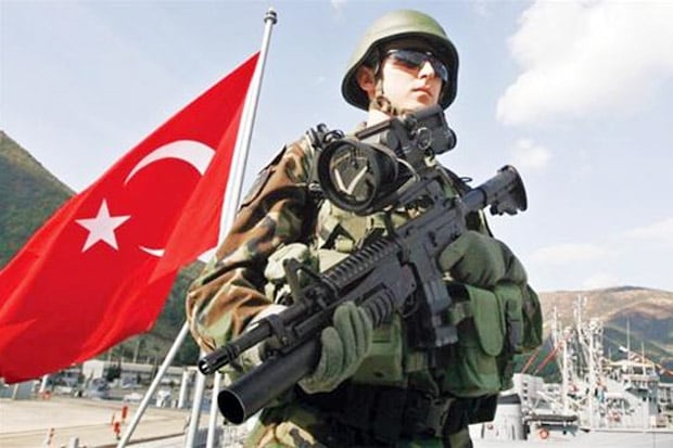Perwira Militer Turki...