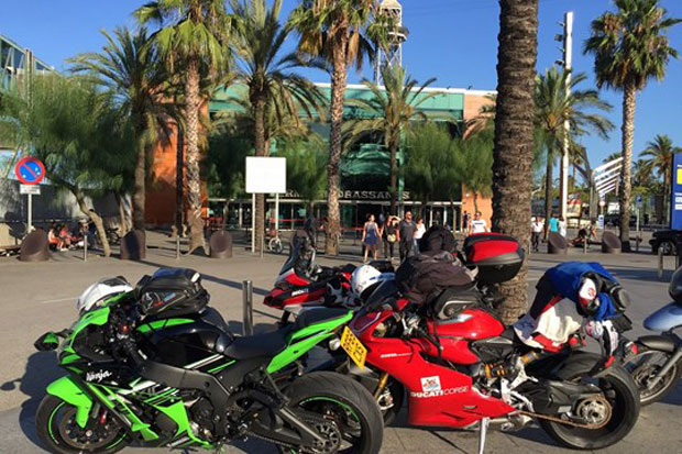 Ninja ZX-10R Berjemur...