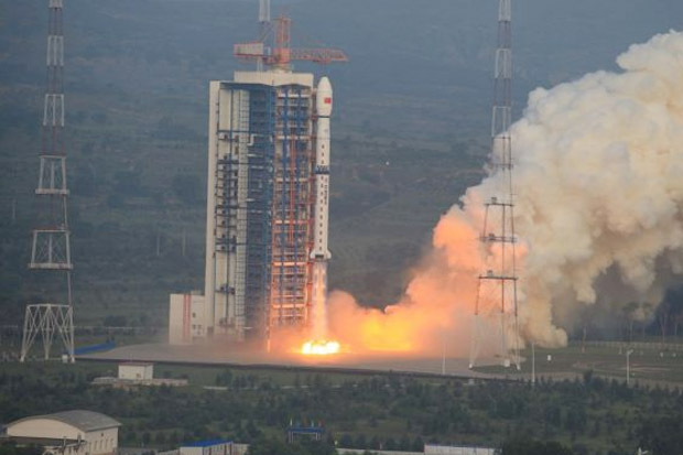 China Luncurkan Satelit...
