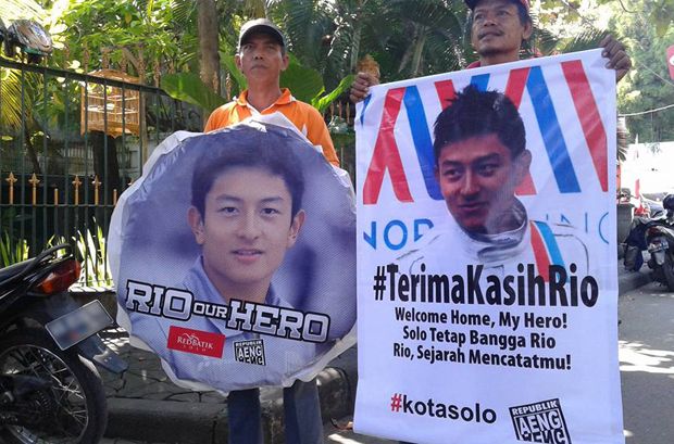 Warga Solo Gelar Spanduk...