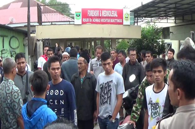 Bentrok Berdarah Kelompok...