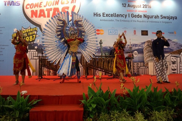 Tampil di NATAS Holiday...