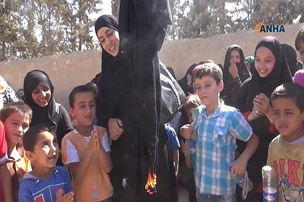 Manbij Bebas dari ISIS,...