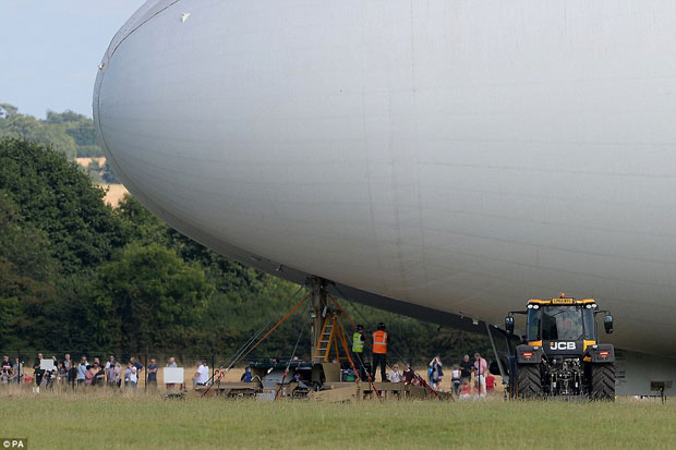 Mendung, Airlander Batal...