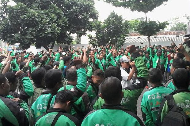 Ribuan Gojek Mogok Massal,...