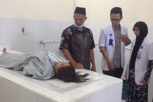 Gadis Cantik Berambut...