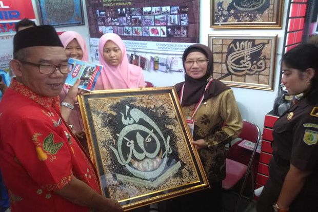 Kaligrafi Arab Terbuat...