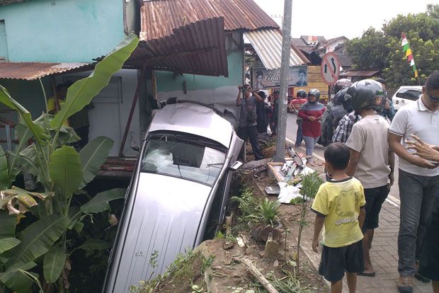 Sopir Mengantuk Avanza...