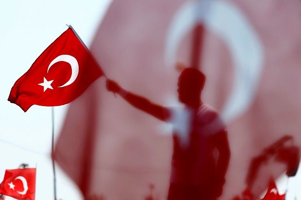 Turki Geledah Puluhan...