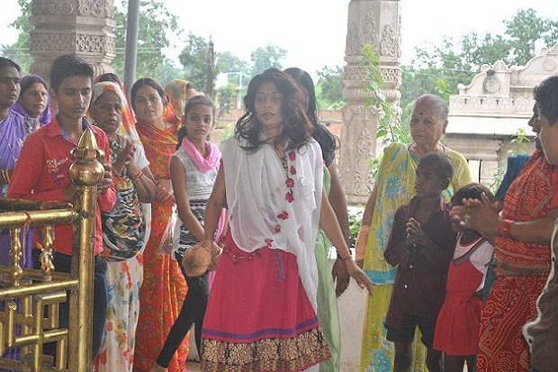 Gadis India Potong Lidah...