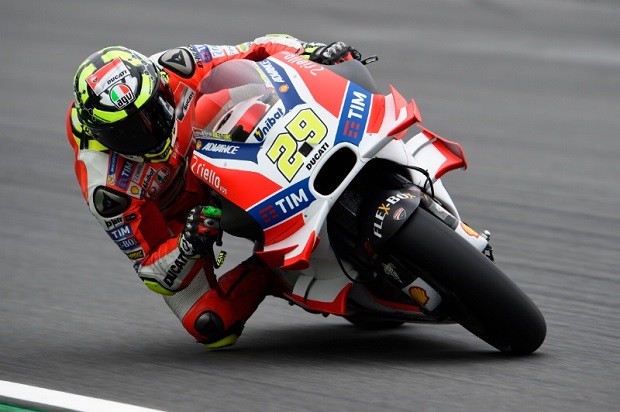 Hasil FP1: Iannone Ditempel...