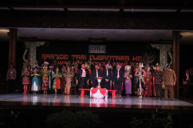 TMII Gelar Parade Tari...