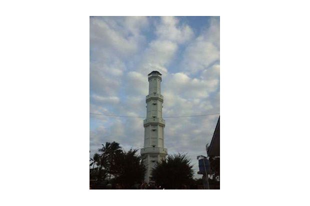 Naik ke Puncak Menara...