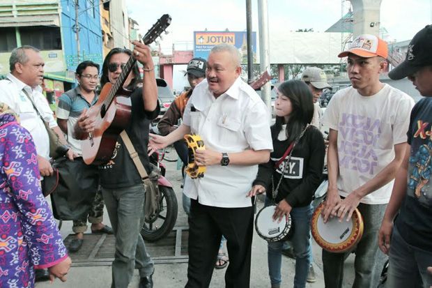Duet dengan KMJ, Alex...