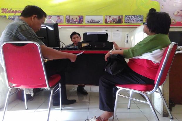 Gelapkan Uang Gereja,...