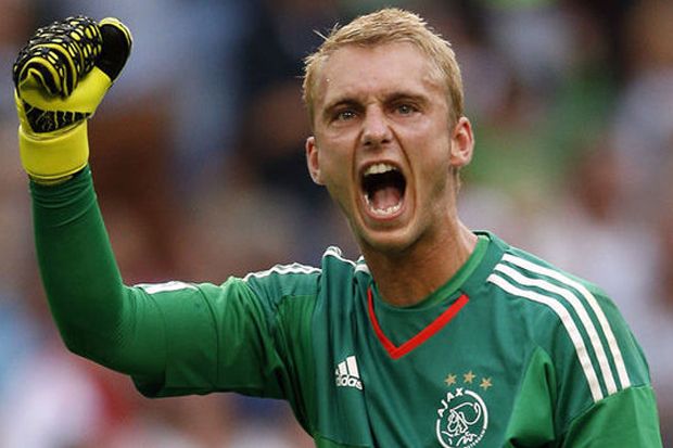 Kiper Ajax Gantikan...