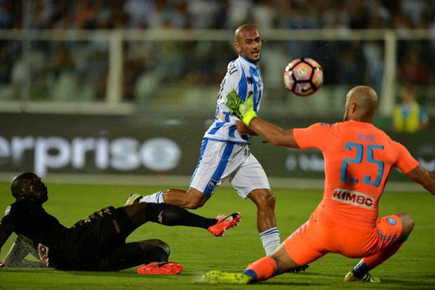 Napoli Tertahan di Markas...