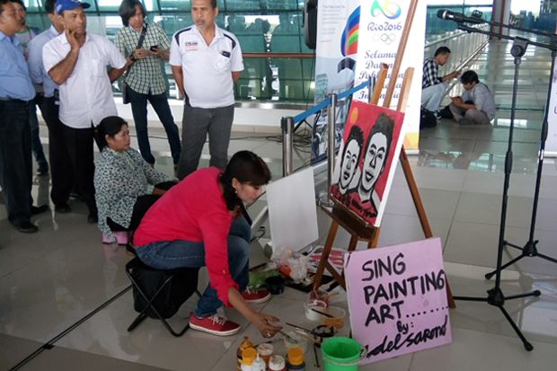 Seniman Wanita Ini Punya...
