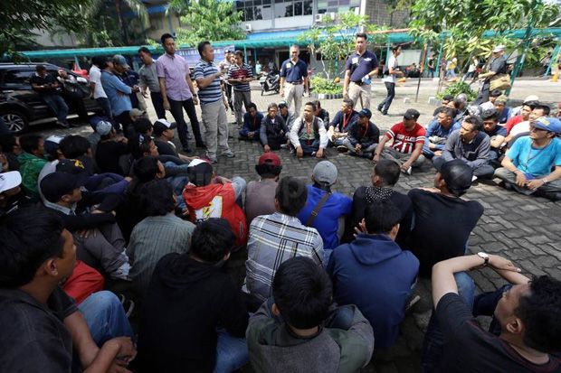Geruduk Trisakti, Preman...