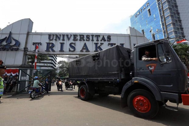 Kisruh di Trisakti,...